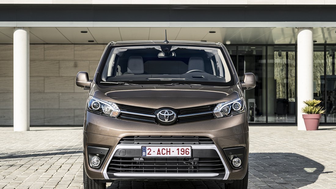 Toyota Proace Verso Electric M 50 kWh (2021-2024) передняя часть, решетка радиатора, фары, бампер, экстерьер