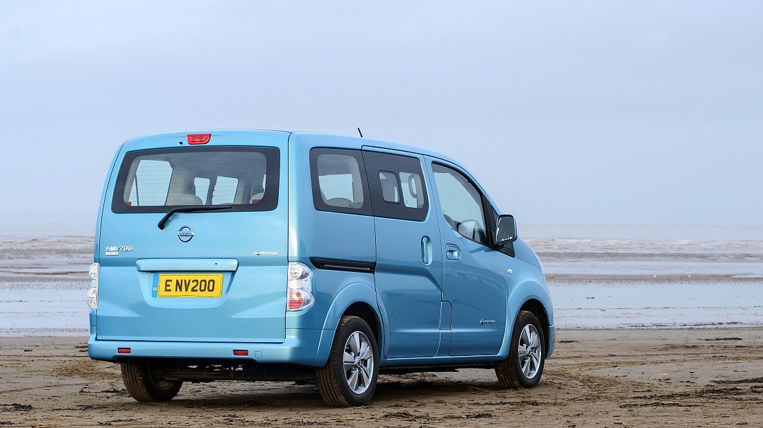 Nissan e-NV200 Evalia 24 kWh (2014-2018) задняя часть в три четверти, вид в три четверти, диагональ, экстерьер