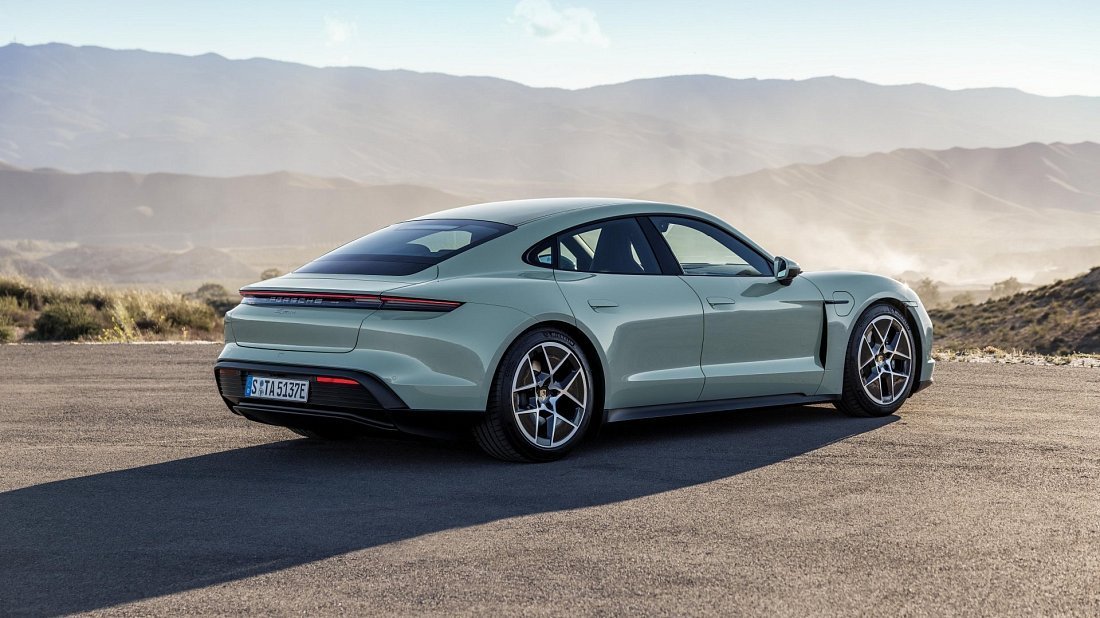 Porsche Taycan RWD Plus (2024-…) задняя часть в три четверти, вид в три четверти, диагональ, экстерьер