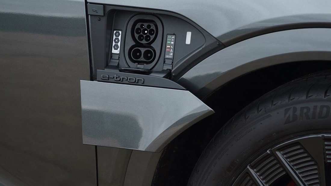 Audi Q8 Sportback e-tron 55 quattro (2022-…) порт для зарядки (Европа), зарядка, разъем, штекер, коннектор