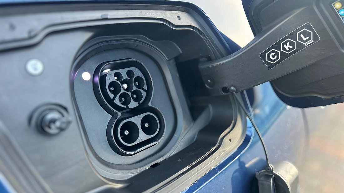 BMW i5 xDrive40 (2025-…) порт для зарядки (Европа), зарядка, разъем, штекер, коннектор