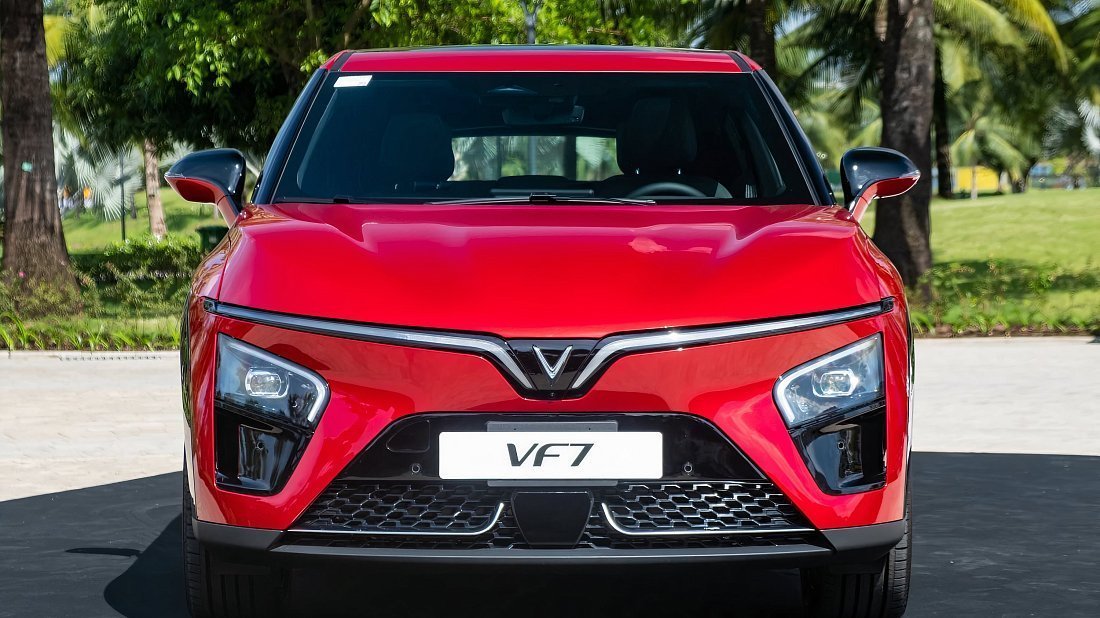 VinFast VF 7 Plus (2024-…) передняя часть, решетка радиатора, фары, бампер, экстерьер