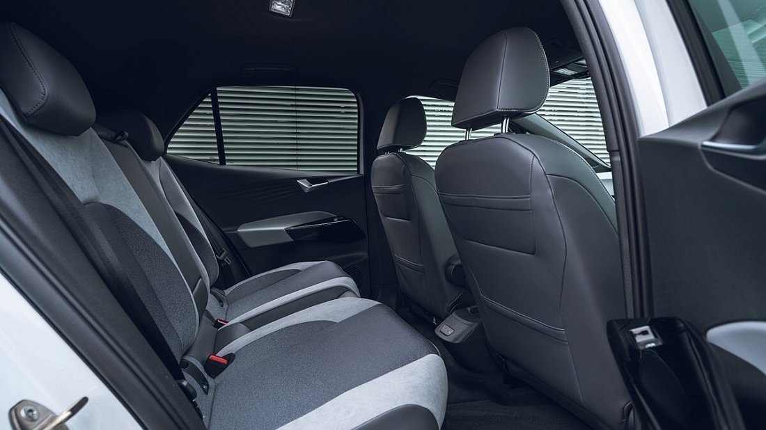Volkswagen ID.3 1st Edition (2019-2021) задние сиденья, пассажирские сиденья, пространство для ног, пространство над головой, интерьер