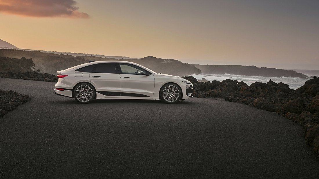 Audi A6 Sportback e-tron quattro (2024-…) вид сбоку, силуэт, двери, колеса, экстерьер