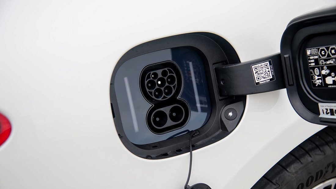 Фото Mercedes EQS 450+ (2024-…) порт для зарядки (Европа)