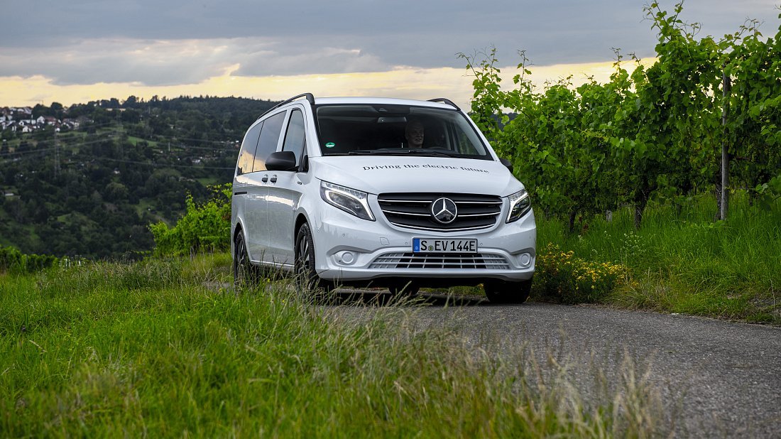 Mercedes eVito Tourer Long 90 kWh (2020-2023) передняя часть, решетка радиатора, фары, бампер, экстерьер