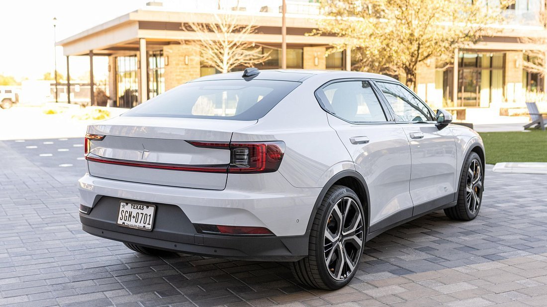 Polestar 2 Long Range Performance (2021-2023) задняя часть в три четверти, вид в три четверти, диагональ, экстерьер