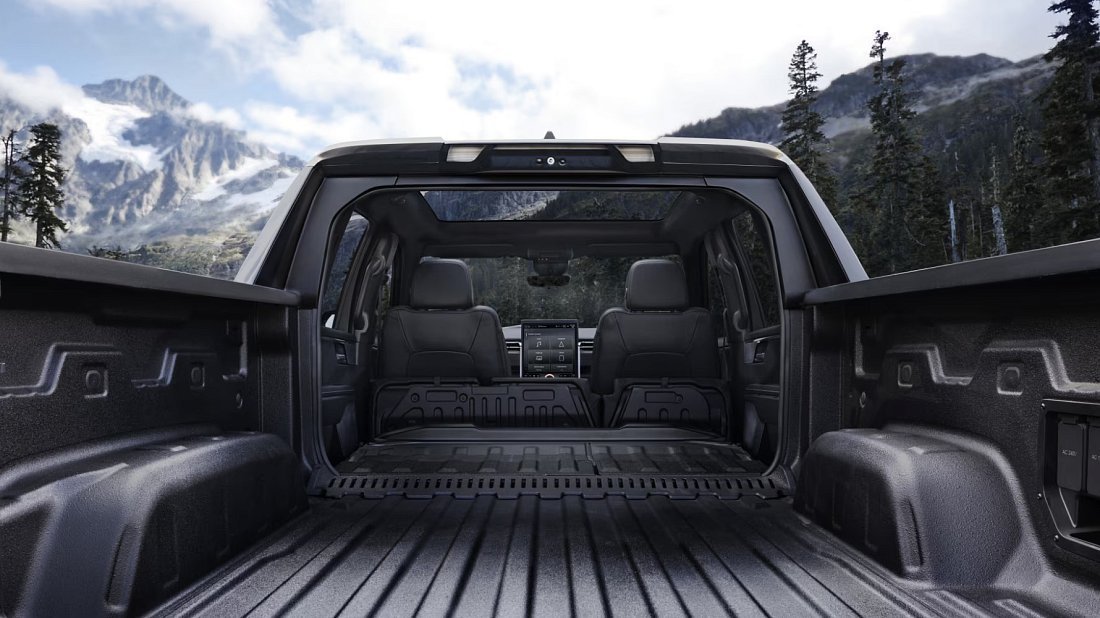 GMC Sierra EV Denali Edition 1 (2024-2025) багажник, увеличенный объем, сиденья сложены, максимальный объем, максимальный груз, максимальная вместимость, максимальное пространство для хранения