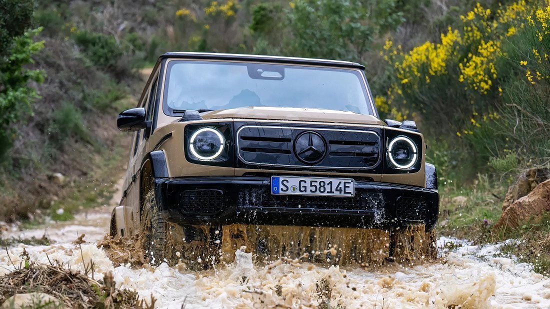 Фото Mercedes G 580 EQ (2024-…) вид спереди
