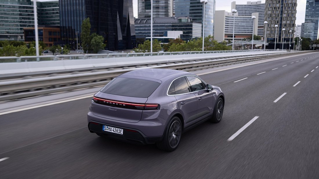 Porsche Macan 4S Electric (2024-…) задняя часть в три четверти, вид в три четверти, диагональ, экстерьер