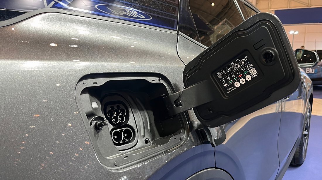 Ford Explorer EV Extended Range AWD (2024-…) порт для зарядки (Европа), зарядка, разъем, штекер, коннектор