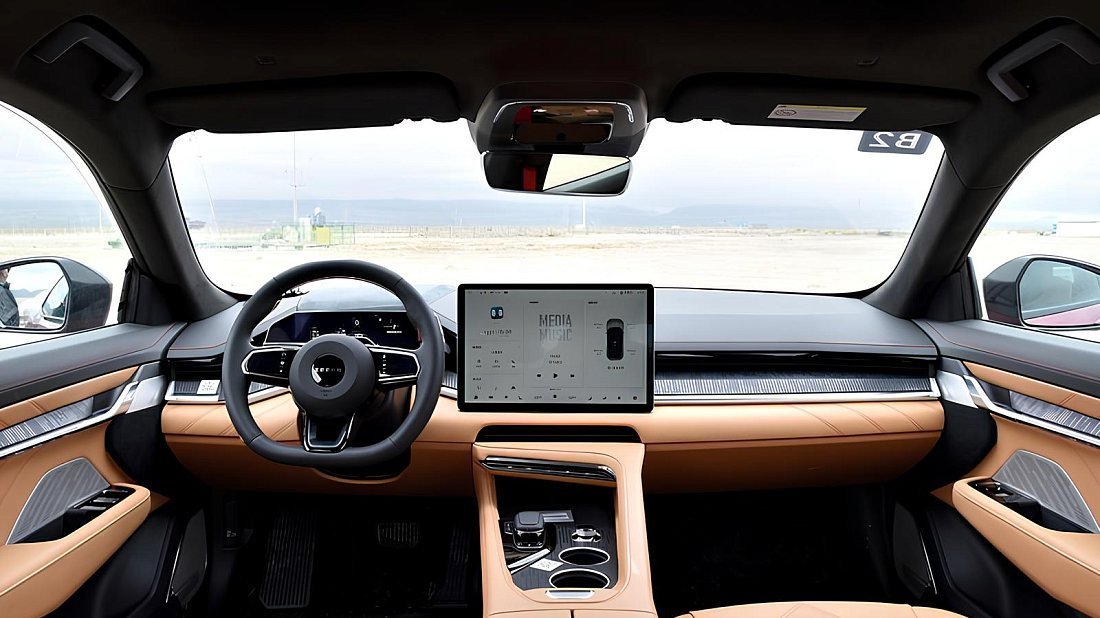 Zeekr 001 Privilege AWD (2023-…) интерьер, переднее сиденье, водительское сиденье, приборная панель, рулевое колесо, информационно-развлекательная система, кокпит