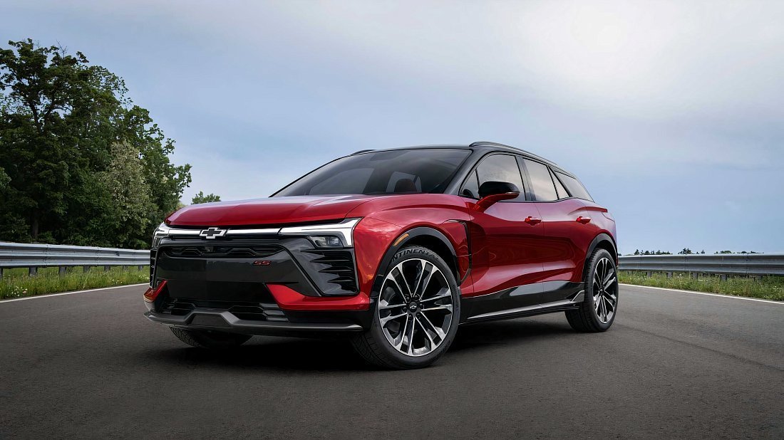 Chevrolet Blazer EV Performance AWD (2024-…) вид спереди, спереди сбоку, по диагонали, экстерьер