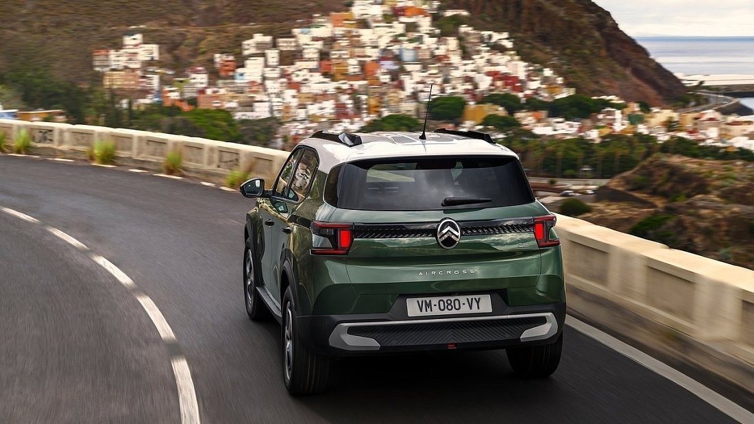 Citroën e-C3 Aircross (2024-…) вид сзади, задние фонари, багажник, спойлер, эмблема, бампер, экстерьер
