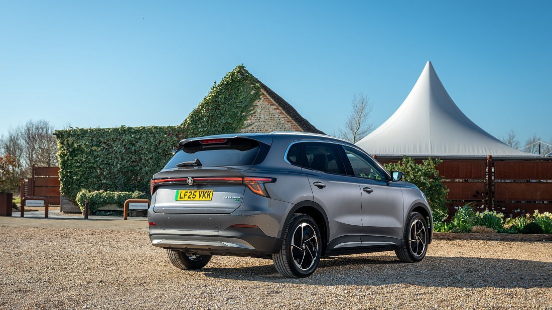Фото MG MGS5 EV 49 kWh (2025-...) задняя часть под углом