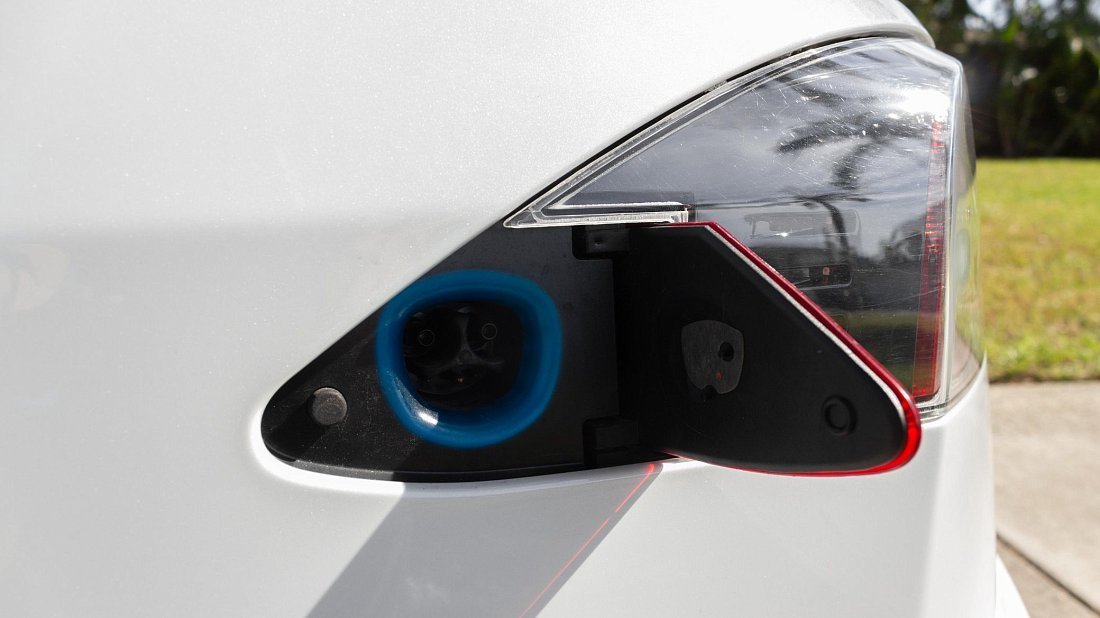 Tesla Model S Plaid (2021-…) порт для зарядки (США), зарядка, разъем, штекер, коннектор