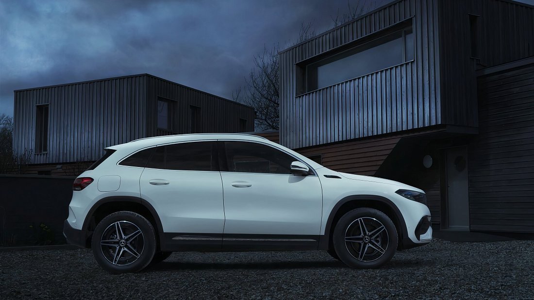 Mercedes EQA 300 4MATIC (2021-2023) вид сбоку, силуэт, двери, колеса, экстерьер