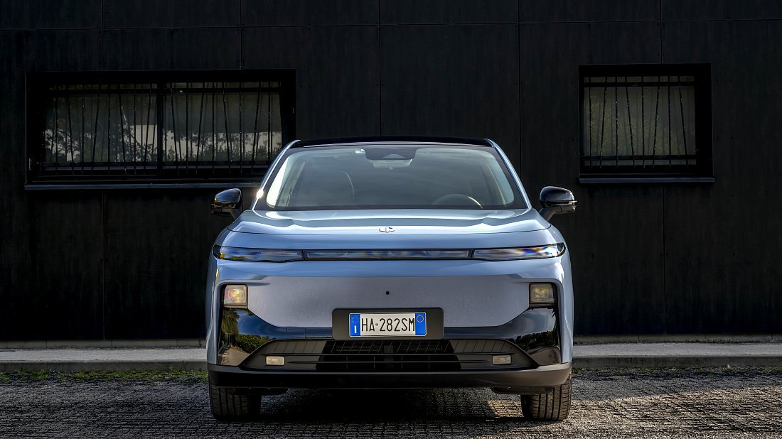 Фото Leapmotor B10 Pro (2025-..) вид спереди