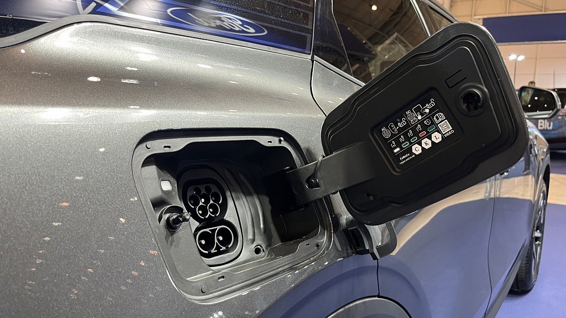 Ford Explorer EV Extended Range RWD (2024-…) порт для зарядки (Европа), зарядка, разъем, штекер, коннектор