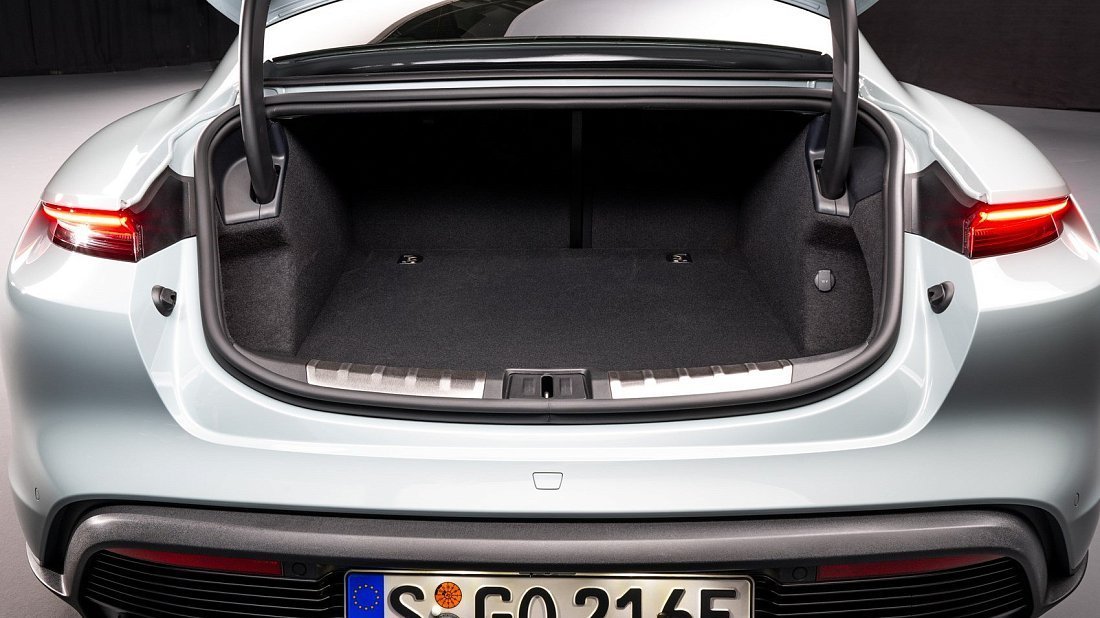 Porsche Taycan RWD Plus (2024-…) багажник, сиденья подняты, грузовое пространство, объем багажника, вместимость багажника, место для хранения