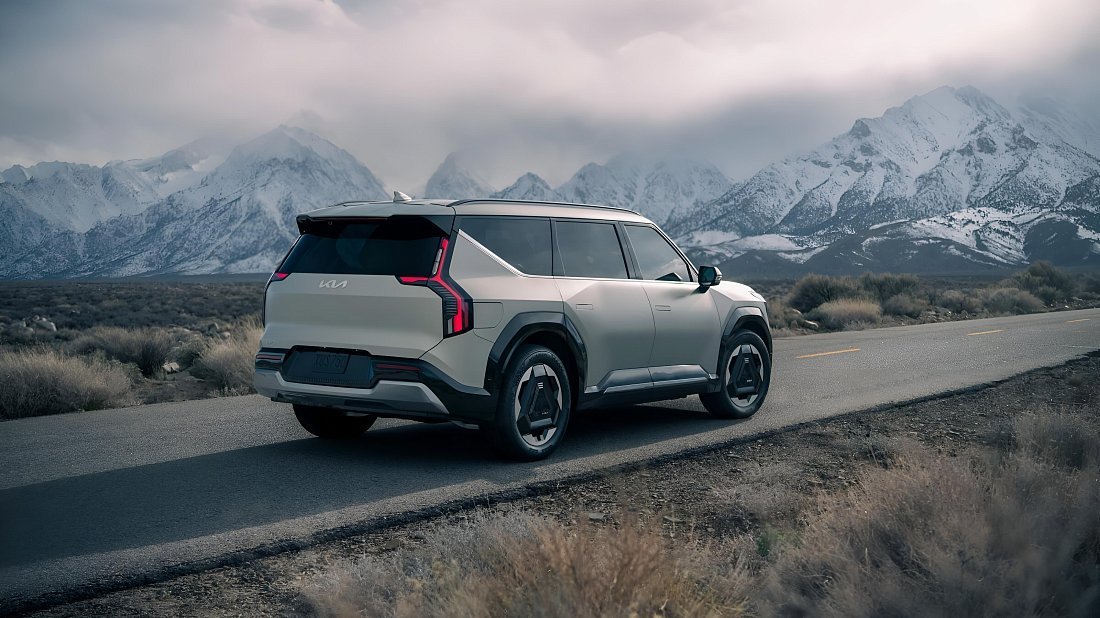 Kia EV9 Long Range AWD (2023-…) задняя часть в три четверти, вид в три четверти, диагональ, экстерьер