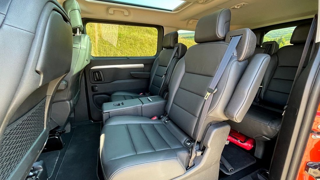 Opel Zafira Electric Life L 50 kWh (2020-2024) задние сиденья, пассажирские сиденья, пространство для ног, пространство над головой, интерьер