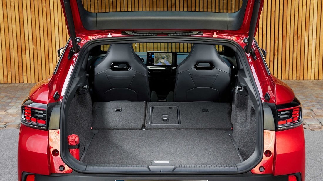 Фото Volkswagen ID.5 GTX (2023-…) разложенный багажник