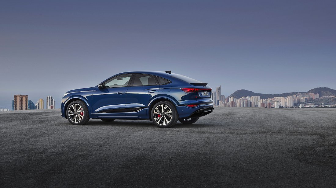 Audi SQ6 Sportback e-tron (2025-…) вид сбоку, силуэт, двери, колеса, экстерьер
