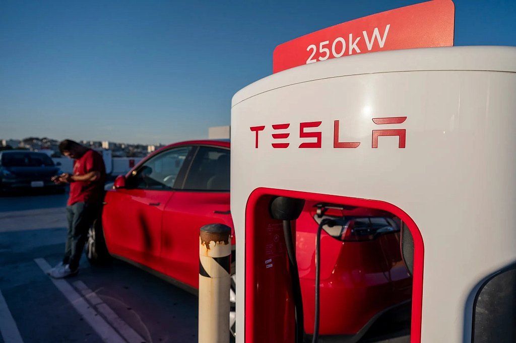 Photo of Tesla Supercharger V3