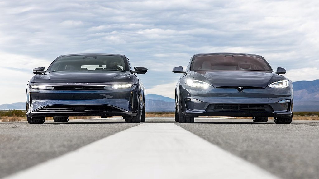 Tesla Model S Plaid and Lucid Air Sapphire by MotorTrend