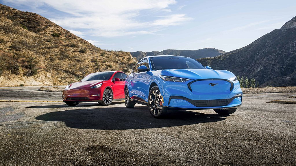 Tesla Model Y and Ford Mustang Mach-E by Top Gear