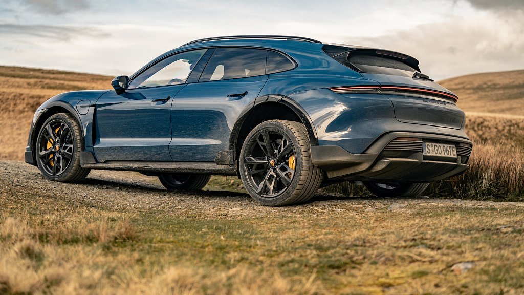 Porsche Taycan Cross Turismo (Image by TopGear)
